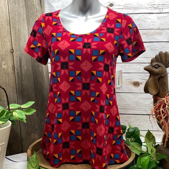 LuLaRoe Classic T T-Shirt Size XS Scoop Neck Red Geometric Short Sleeve NWT New - Picture 1 of 8